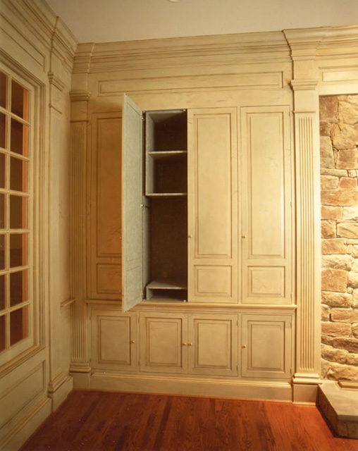 Entertainment Cabinet with Retractable Doors