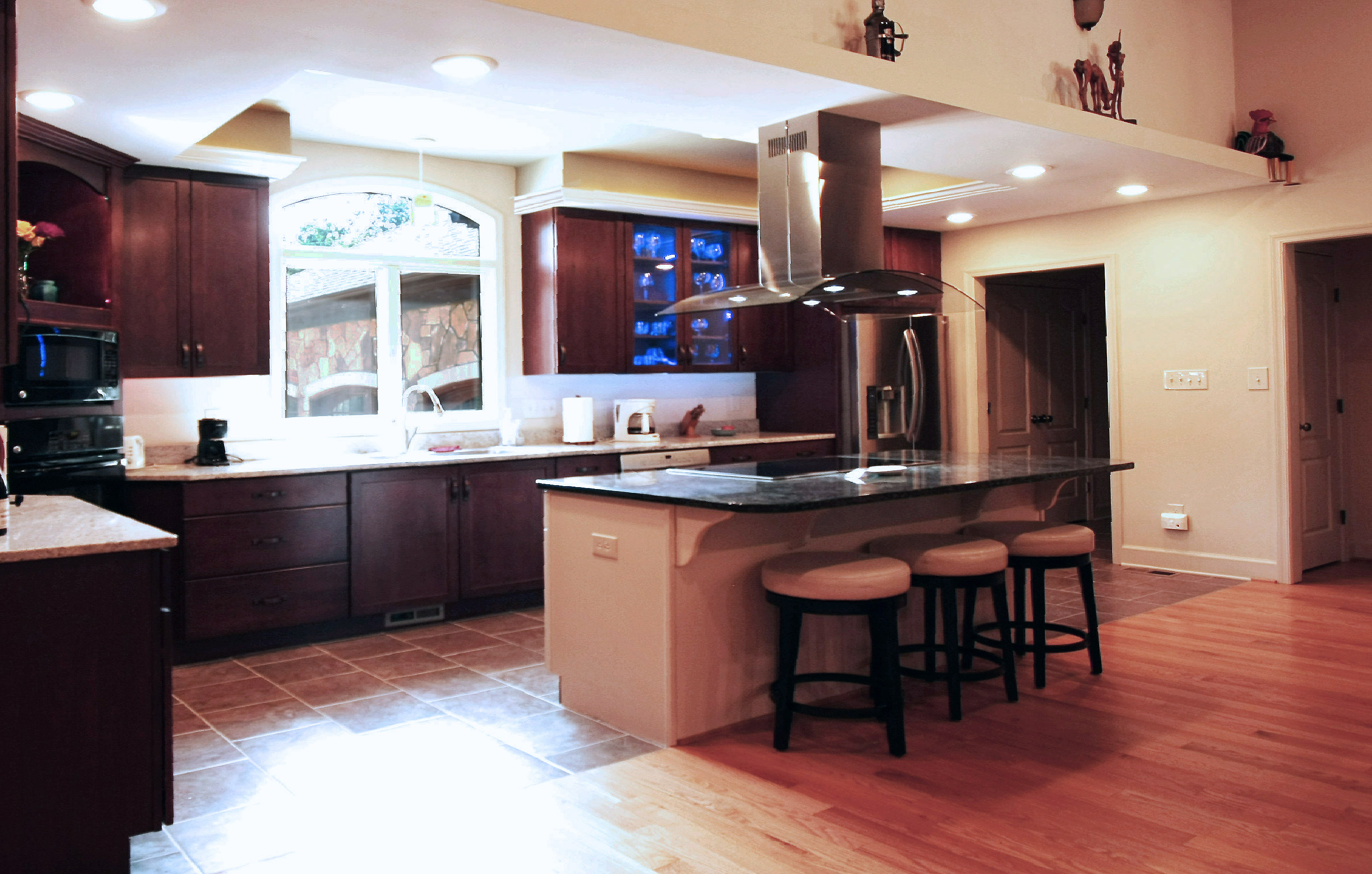 Kitchen Island with Range Hood